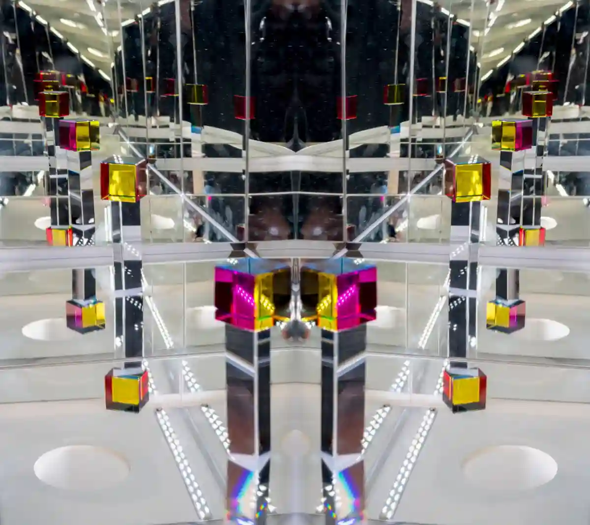 B8840-45_Mirror_afc.webp